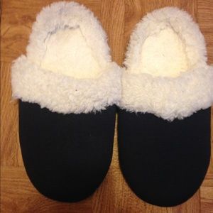 Like-new slippers